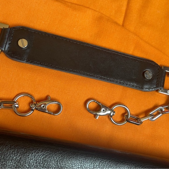 Authentic Tory Burch genuine leather handbag
With silver hardware! - Picture 13 of 13